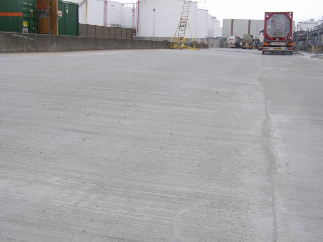 New concrete floor (June 2014)